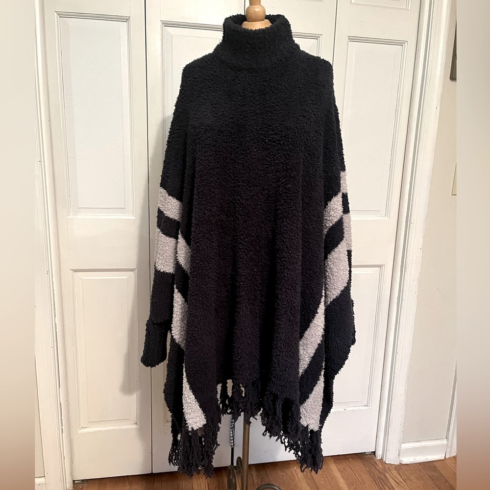 Barefoot Dreams Cozychic beach poncho one size